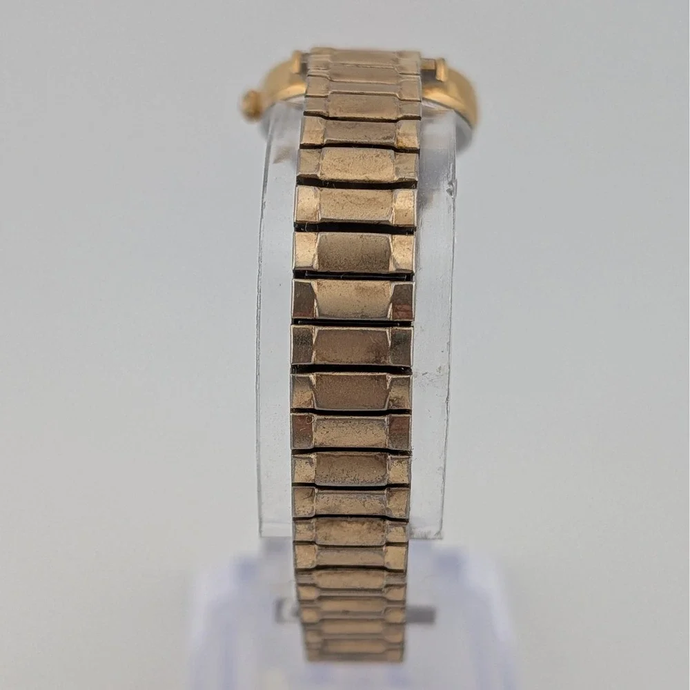 Vintage Seiko 1N00-0F60 Blue Woven Grid Textured Dial Gold Tone Watch 20mm